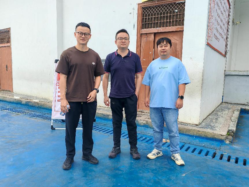 2024.9.26王昊书记与驻村书记合影