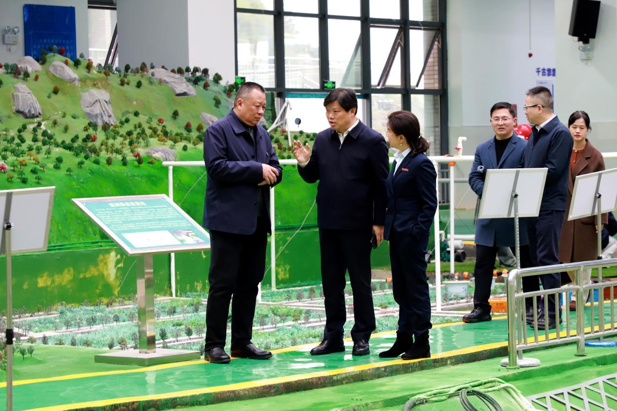 4月2日，陈云坤厅长在贵州水利水电职业技术学院参观水利工程分院实训基地大禹馆1。