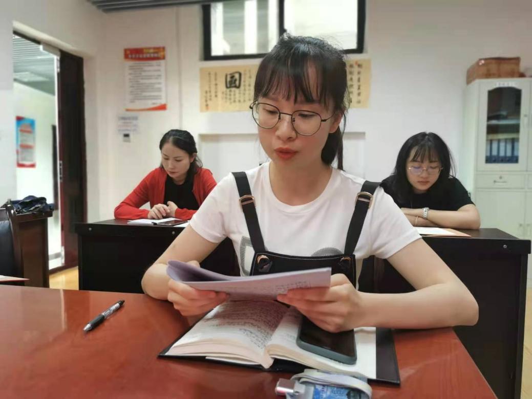 吴诗雨同志作专题发言