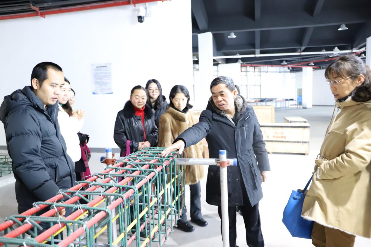 参观施工实训中心