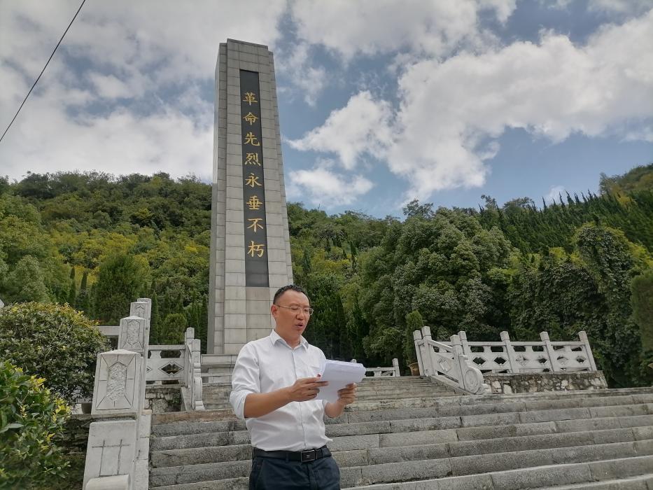 向萧主持活动