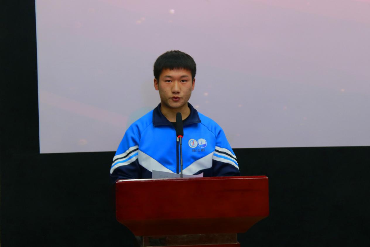 学生代表徐进发言2