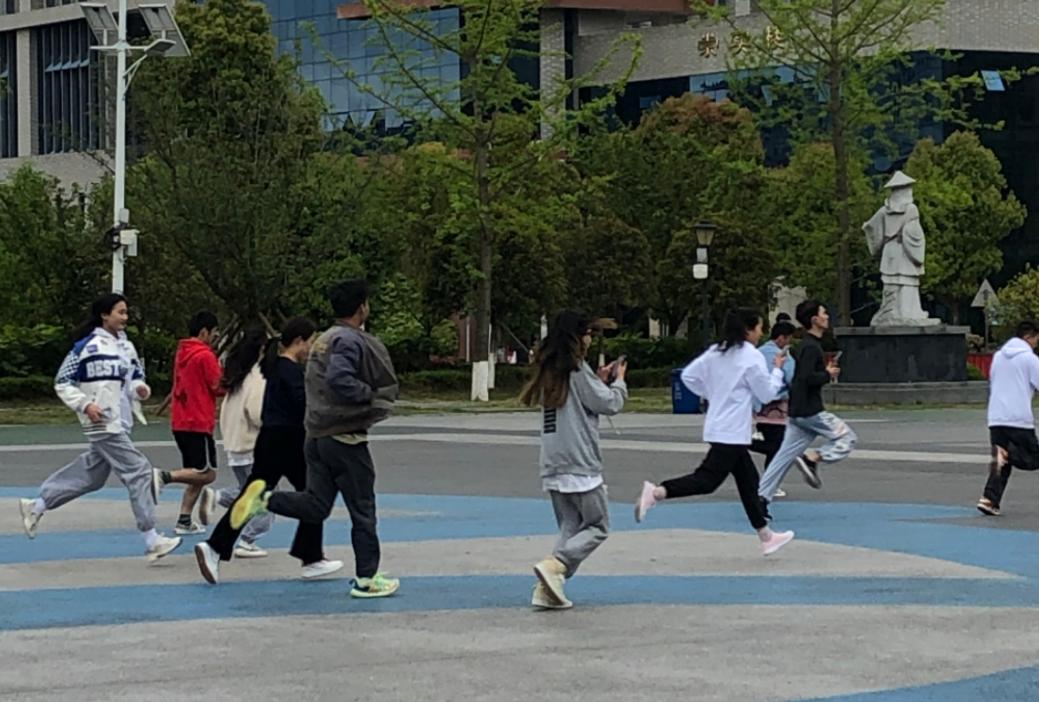 去跑1