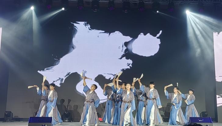 纸扇书生0
