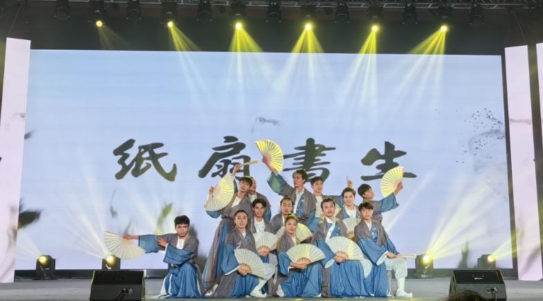 纸扇书生1