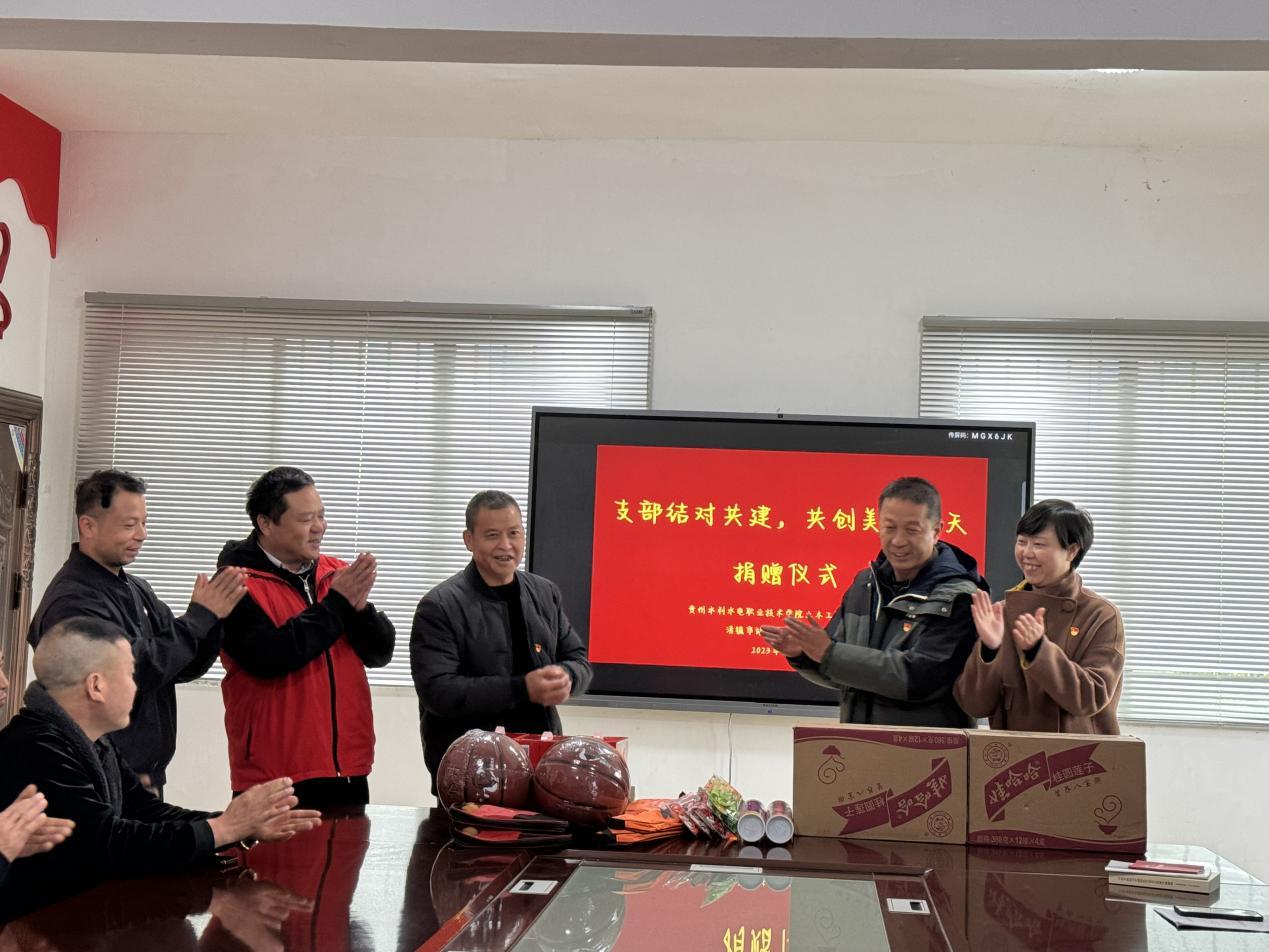 捐赠仪式现场(1)
