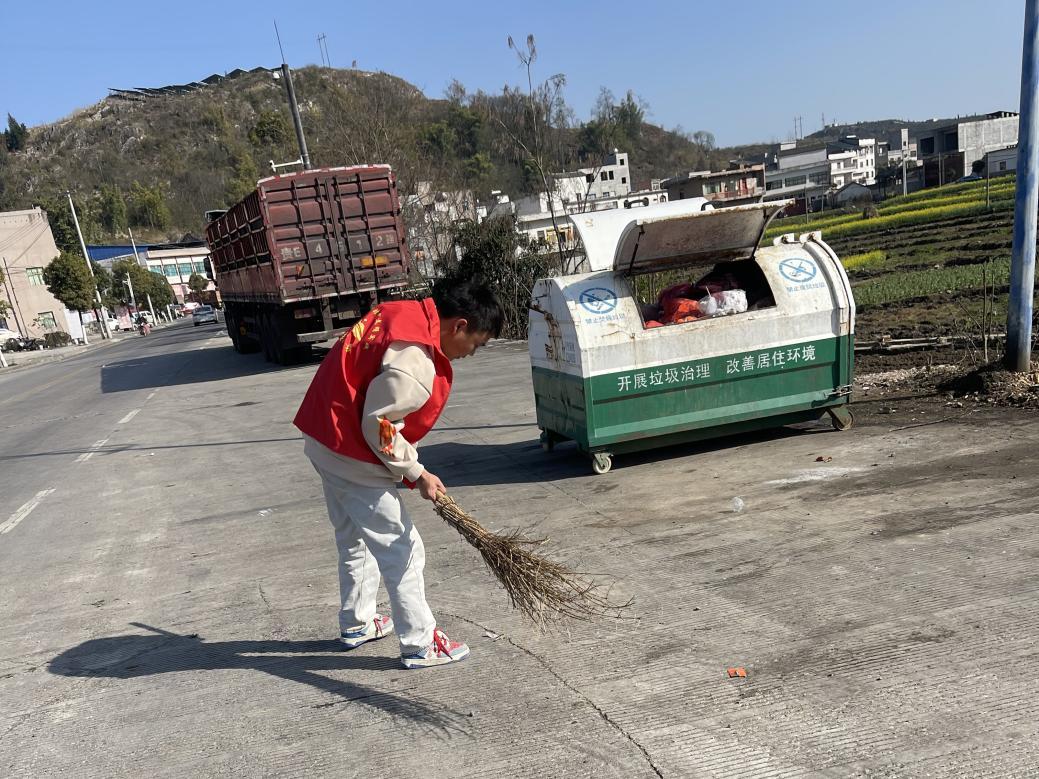 建造222班邓元海