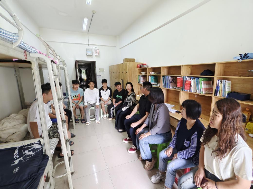 在学生寝室宣讲