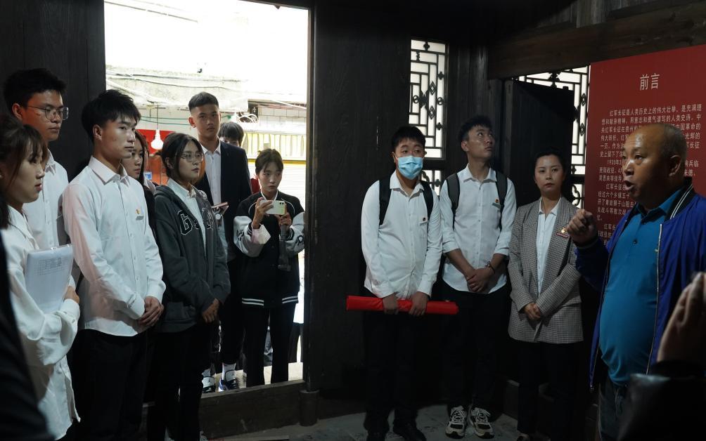 参观革命旧址