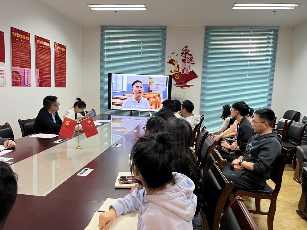 学习师德模范典型